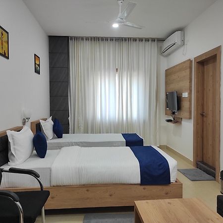 Hotel A G Palace Duliagaon エクステリア 写真
