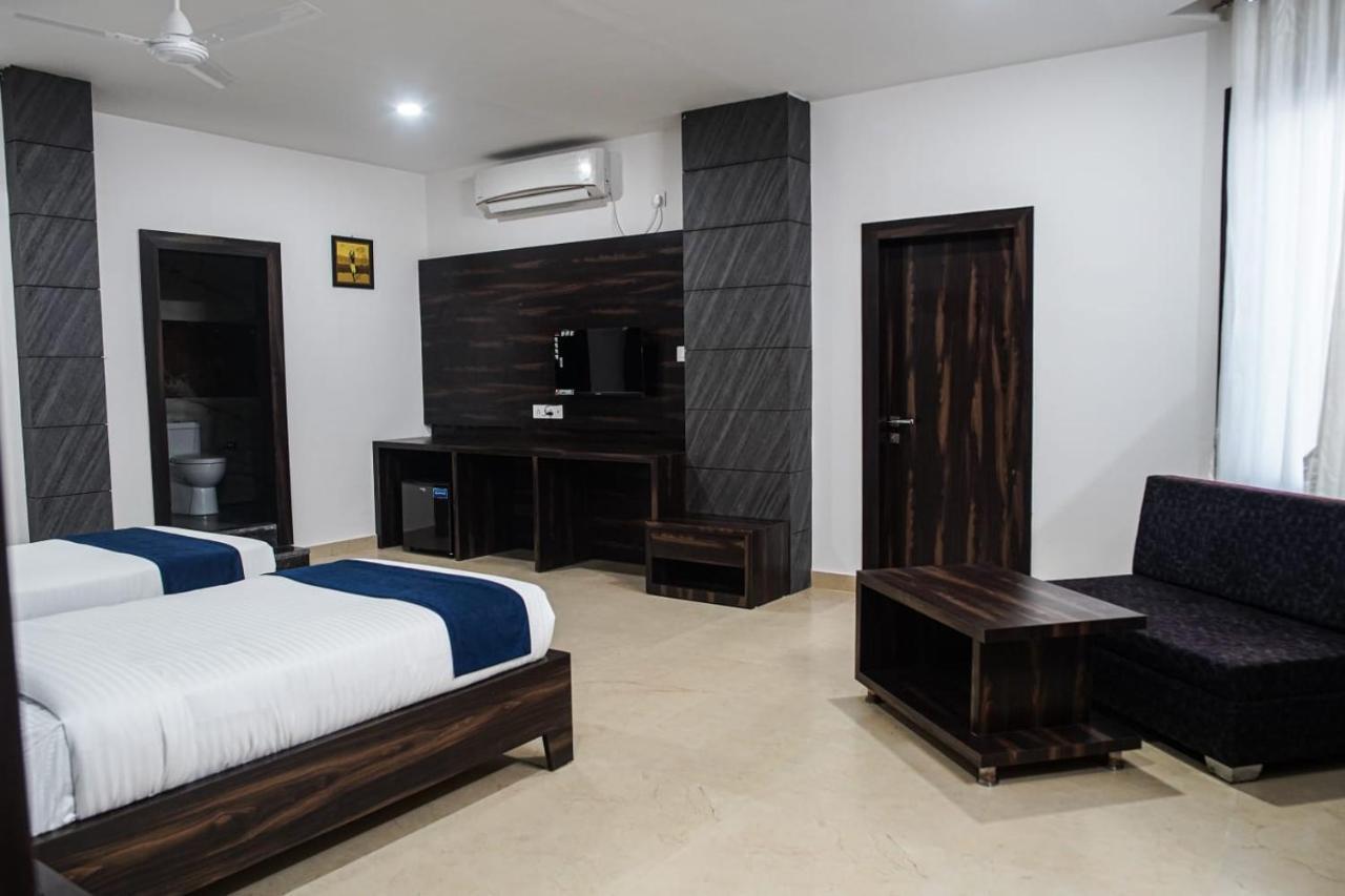 Hotel A G Palace Duliagaon エクステリア 写真