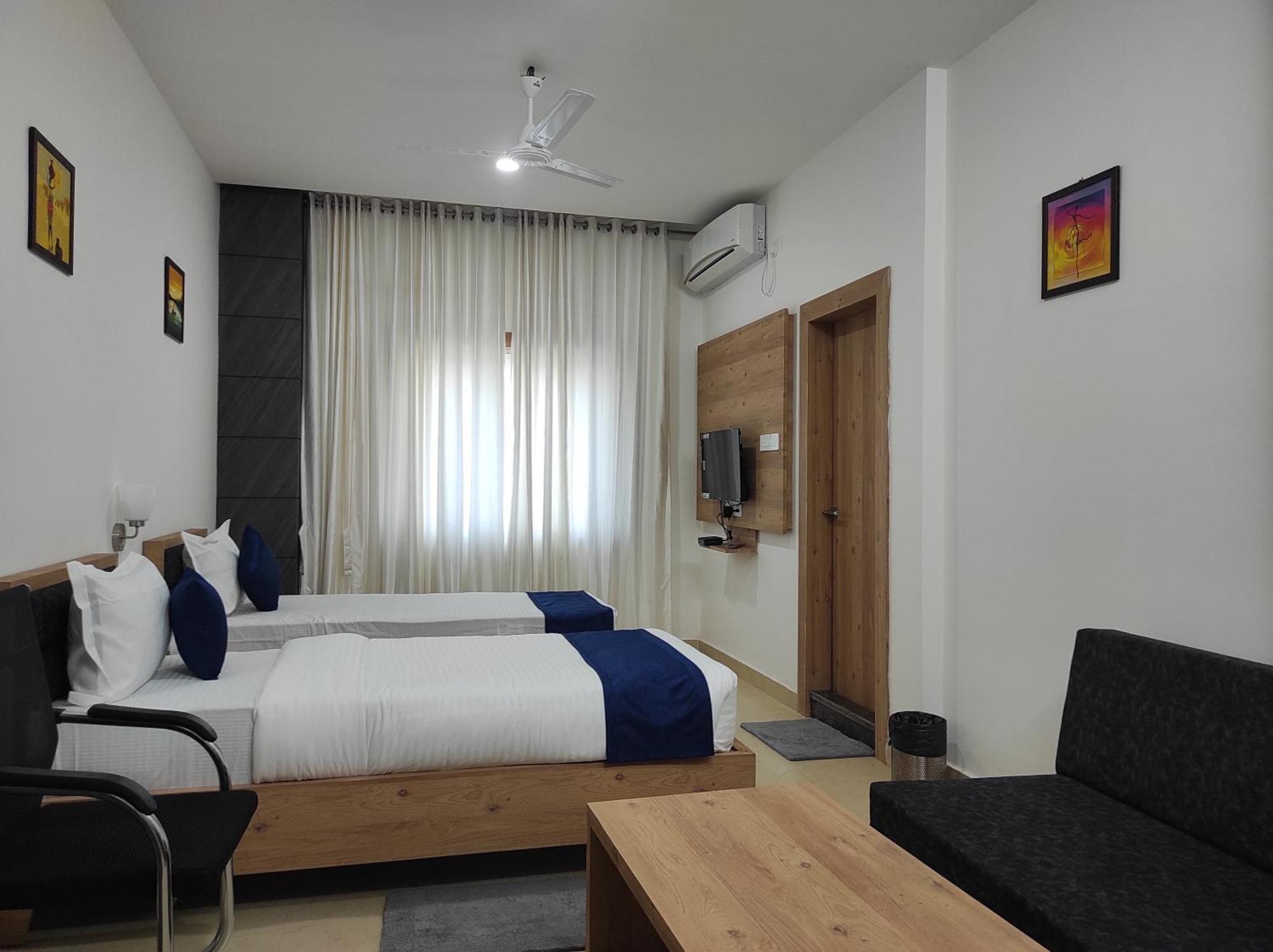Hotel A G Palace Duliagaon エクステリア 写真